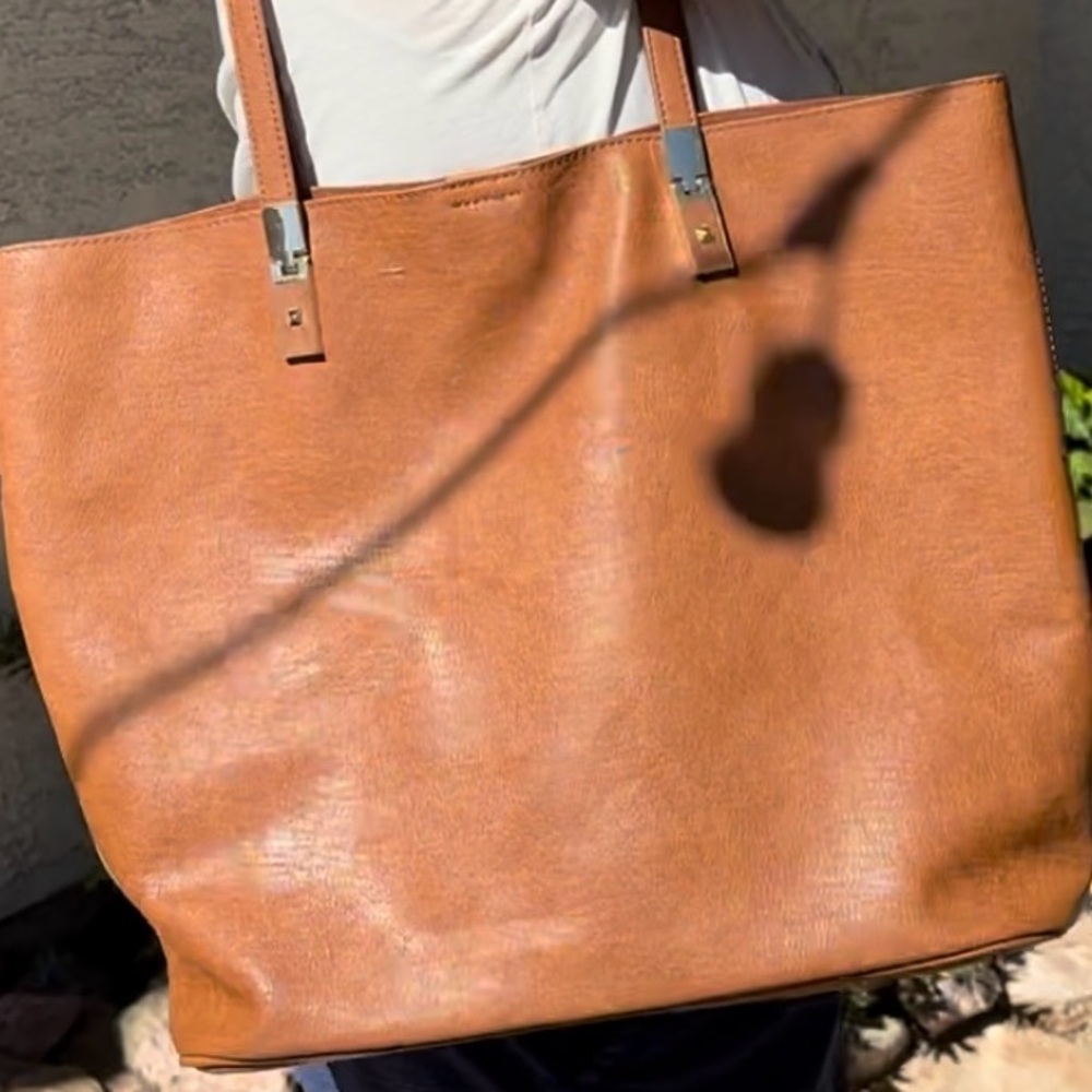 NOAT 8833313 Large Brown Leather bag with gold hardware